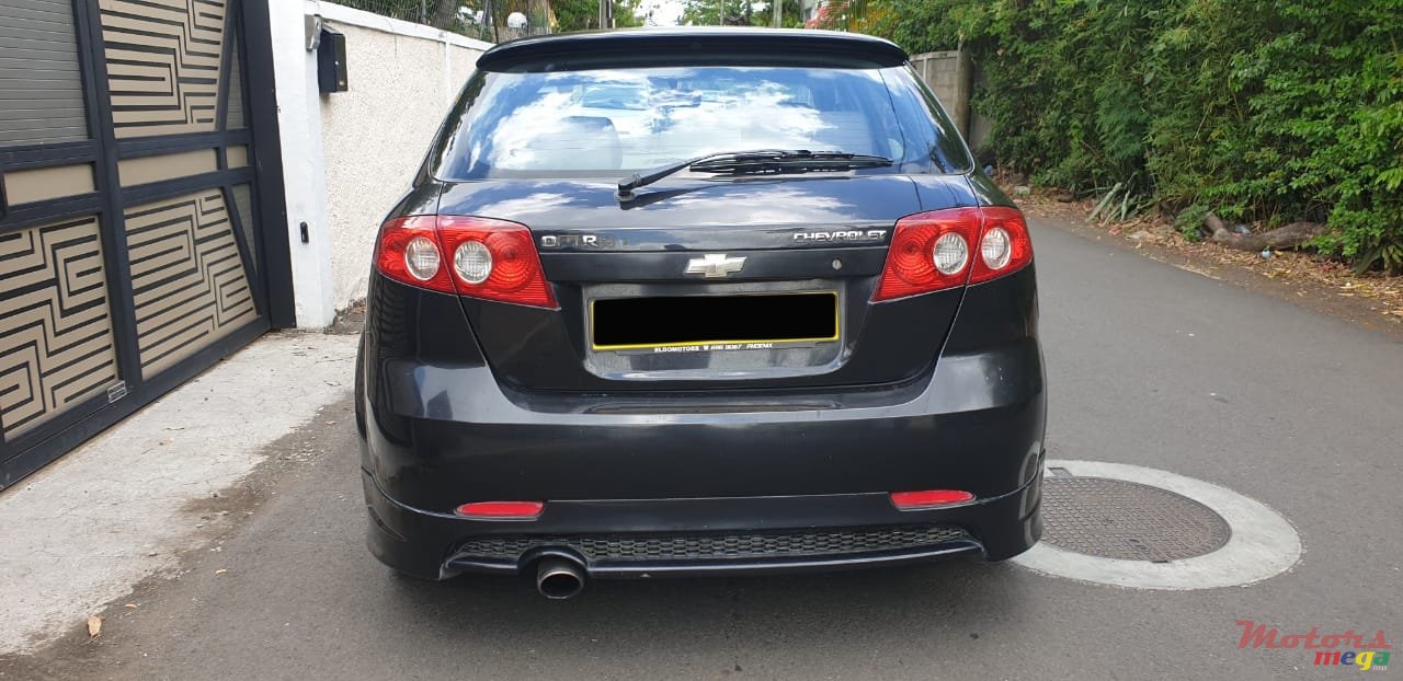 2009' Chevrolet Optra photo #2