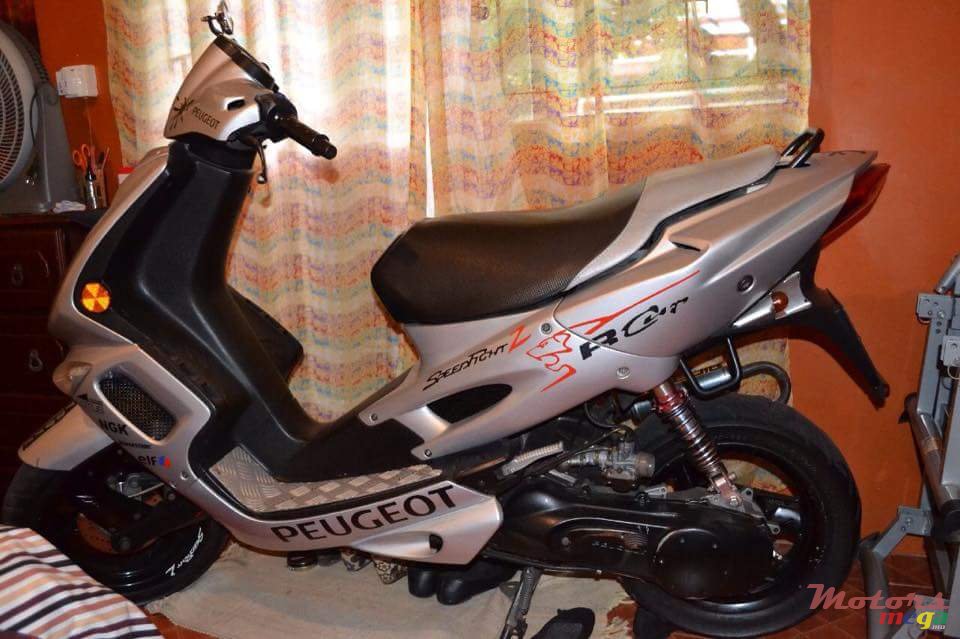 2003' Peugeot 49.9cc photo #1