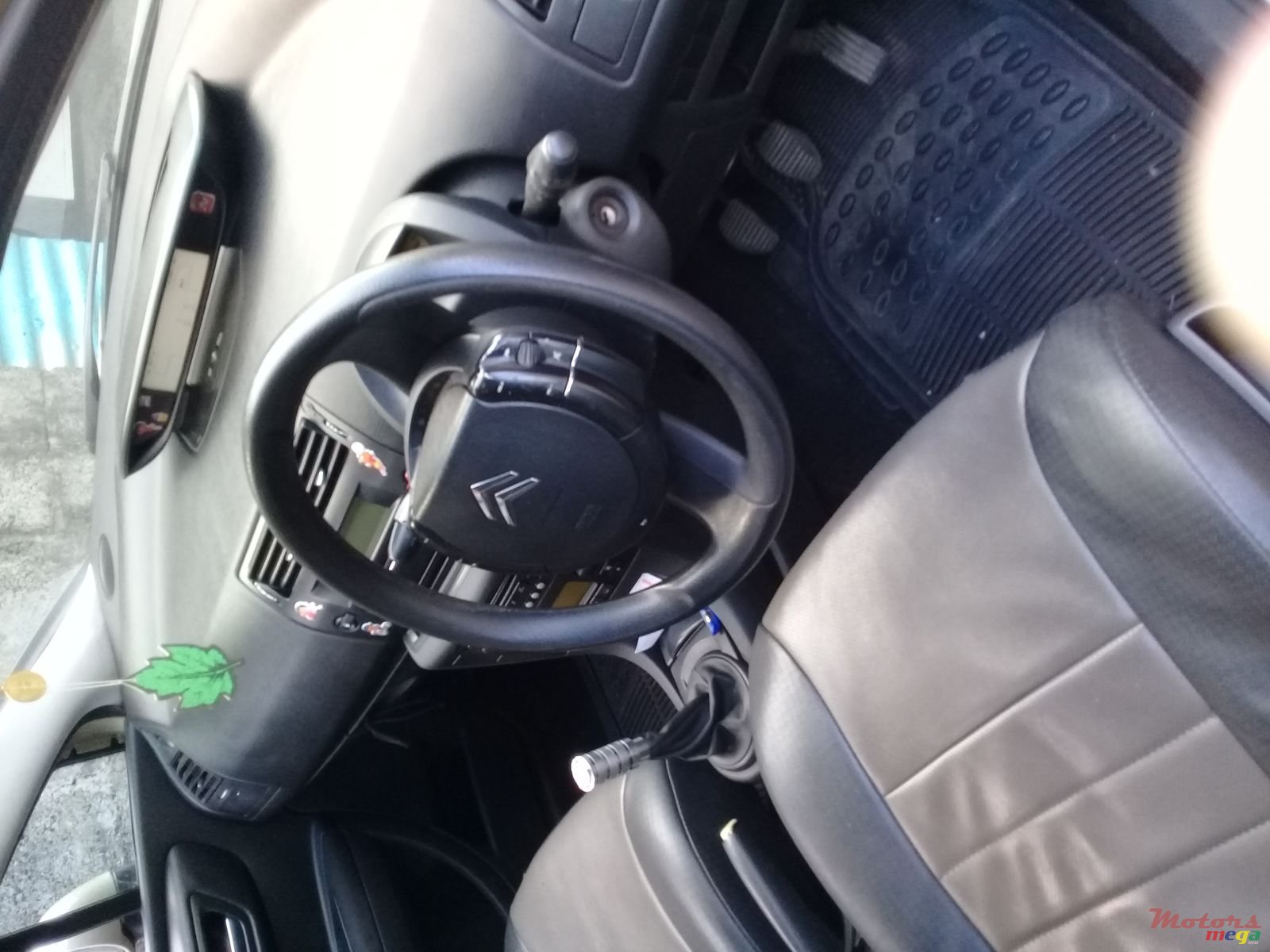 2008' Citroen C4 Picasso photo #5