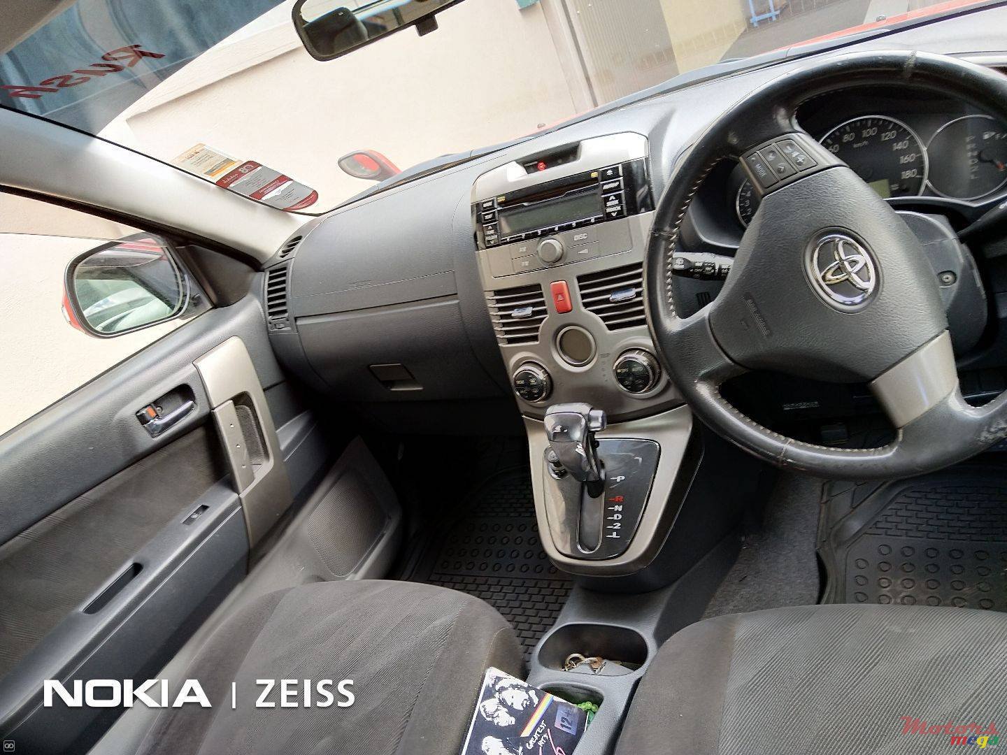 2010' Toyota photo #4