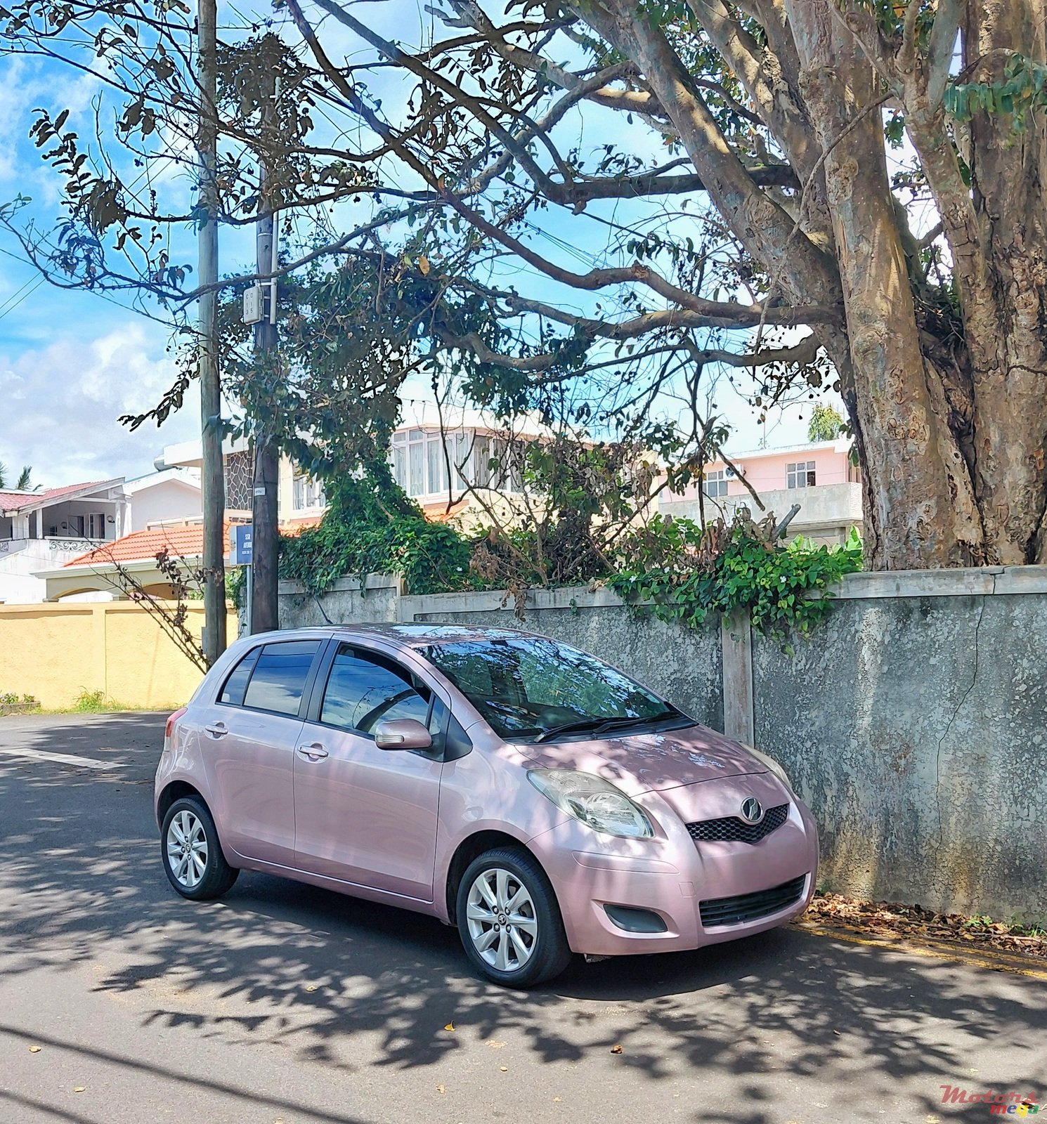2010' Toyota Vitz photo #1