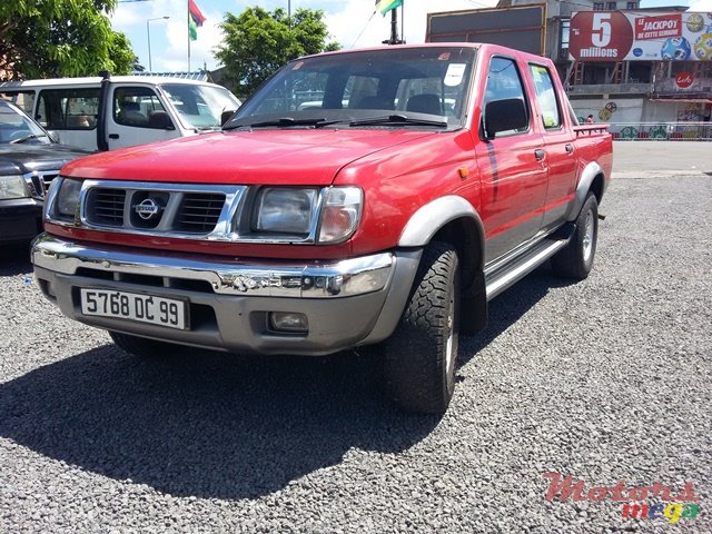 1999' Nissan 4X4 photo #2