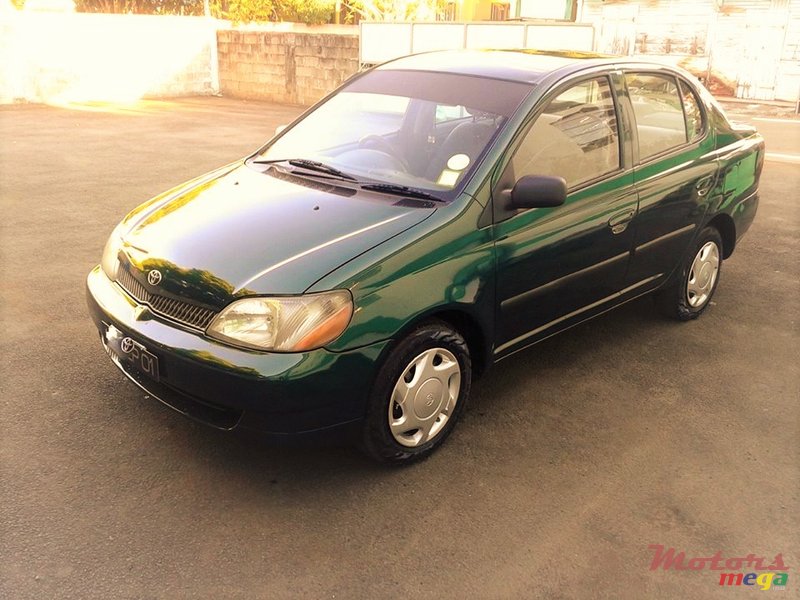 2001' Toyota Platz photo #1