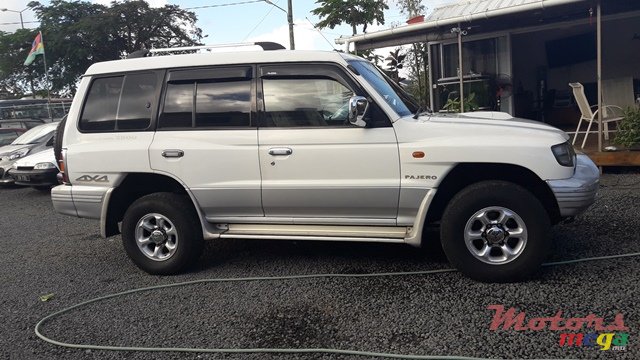 2000' Mitsubishi Pajero photo #4