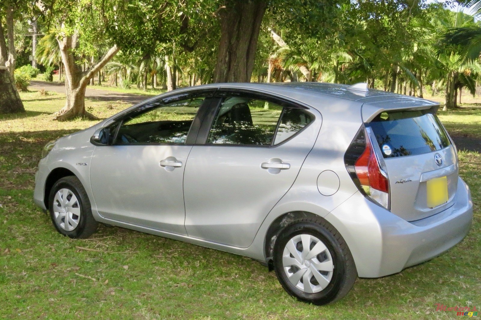 2016' Toyota Aqua photo #2