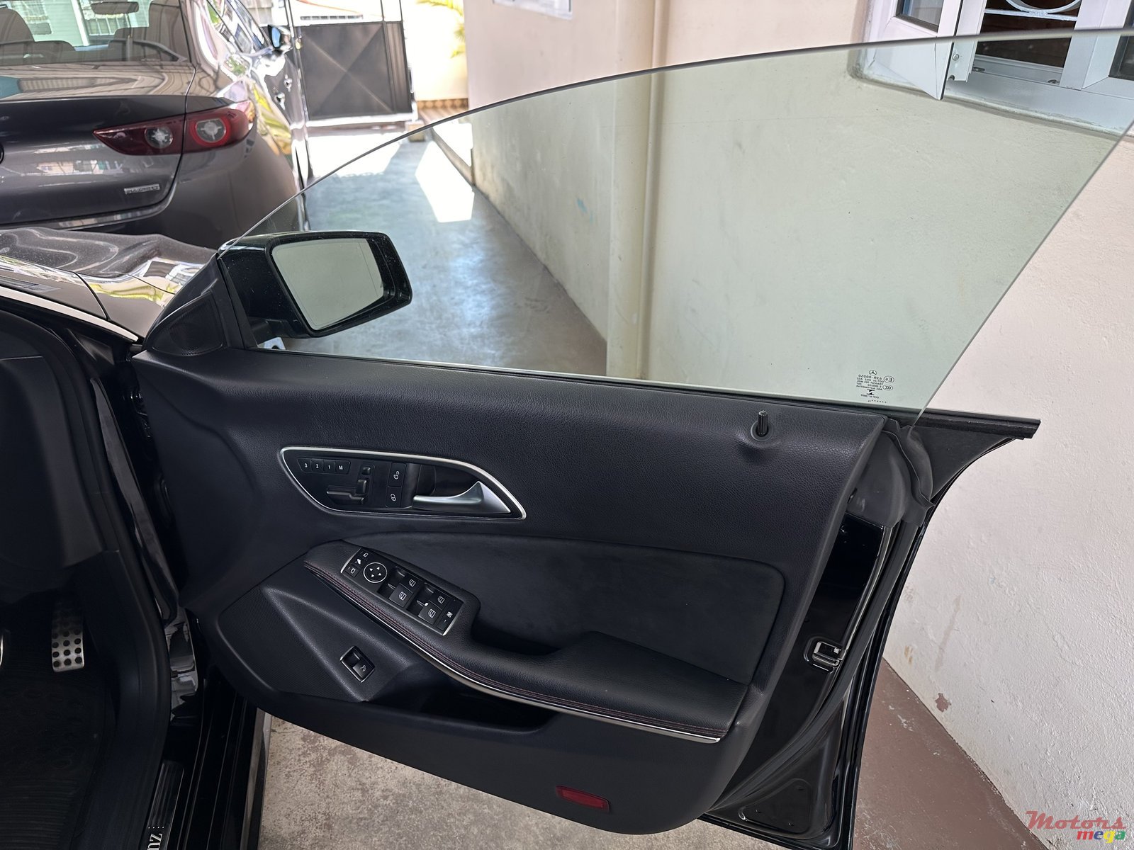 2015' Mercedes-Benz CLA 180 AMG photo #4