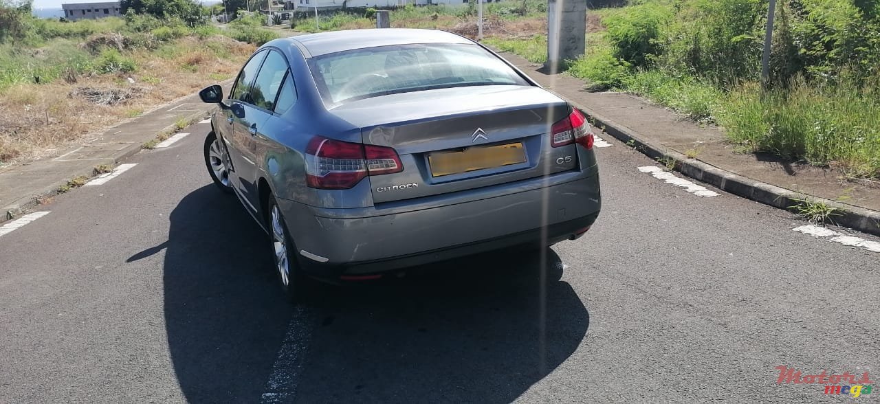 2010' Citroen C5 photo #3