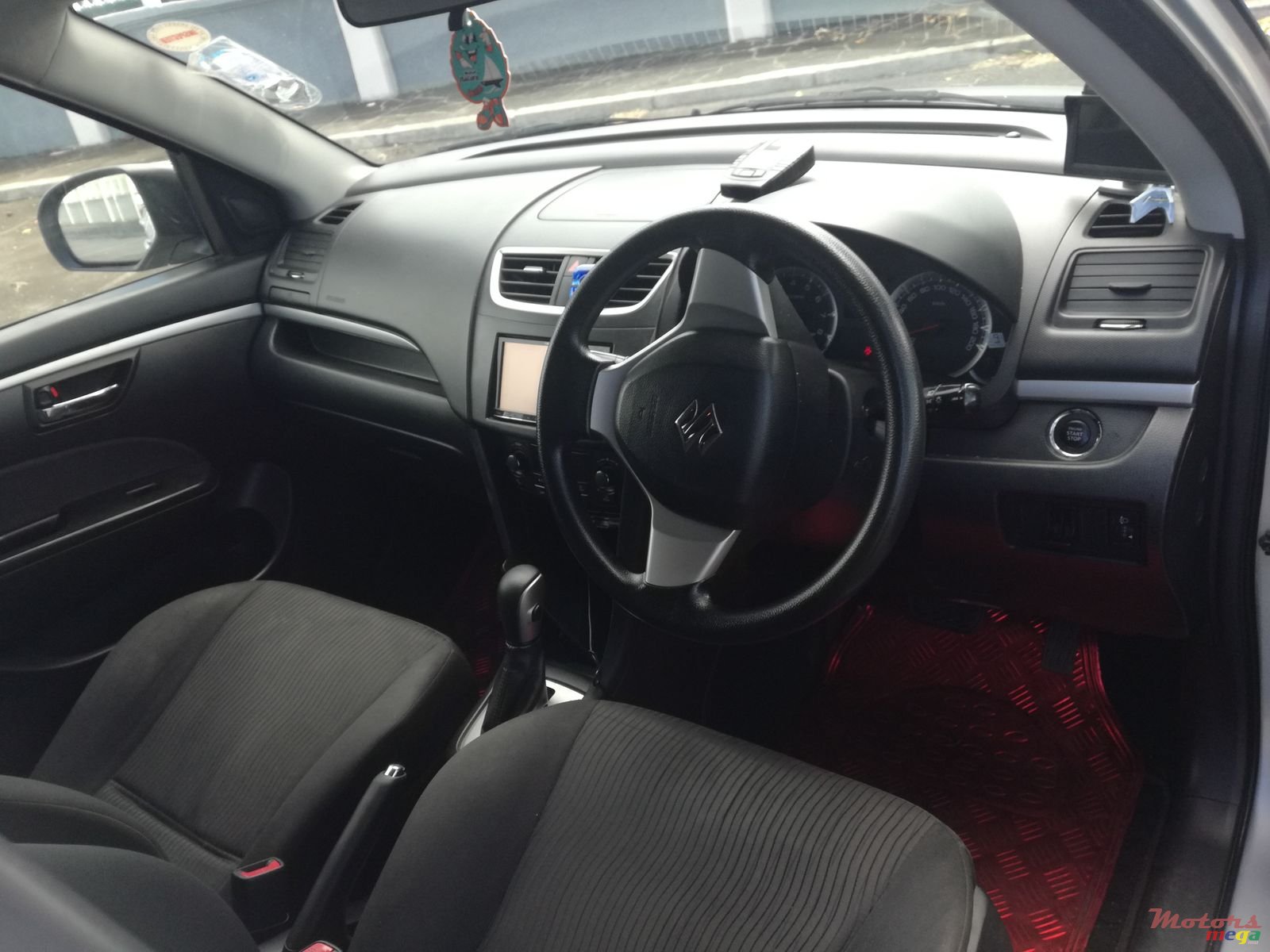 2013' Suzuki Swift photo #5