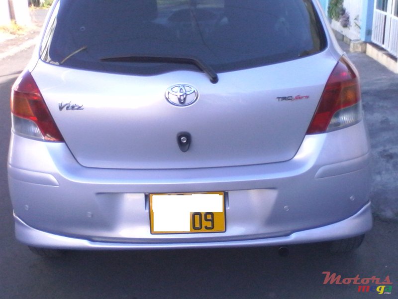 2009' Toyota Vitz photo #2