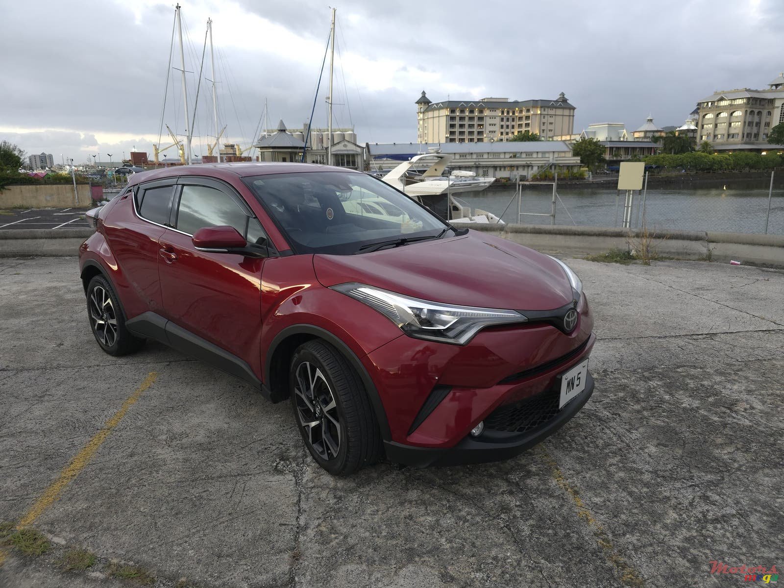 2017' Toyota C-HR photo #2
