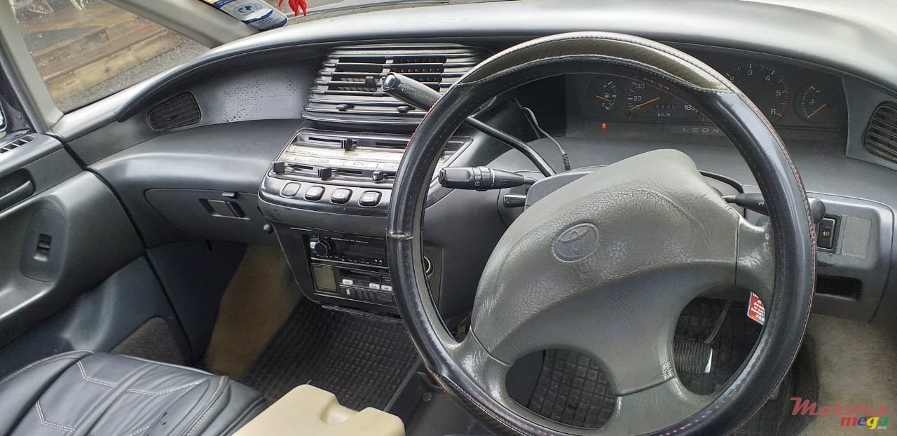 1994' Toyota Estima photo #3