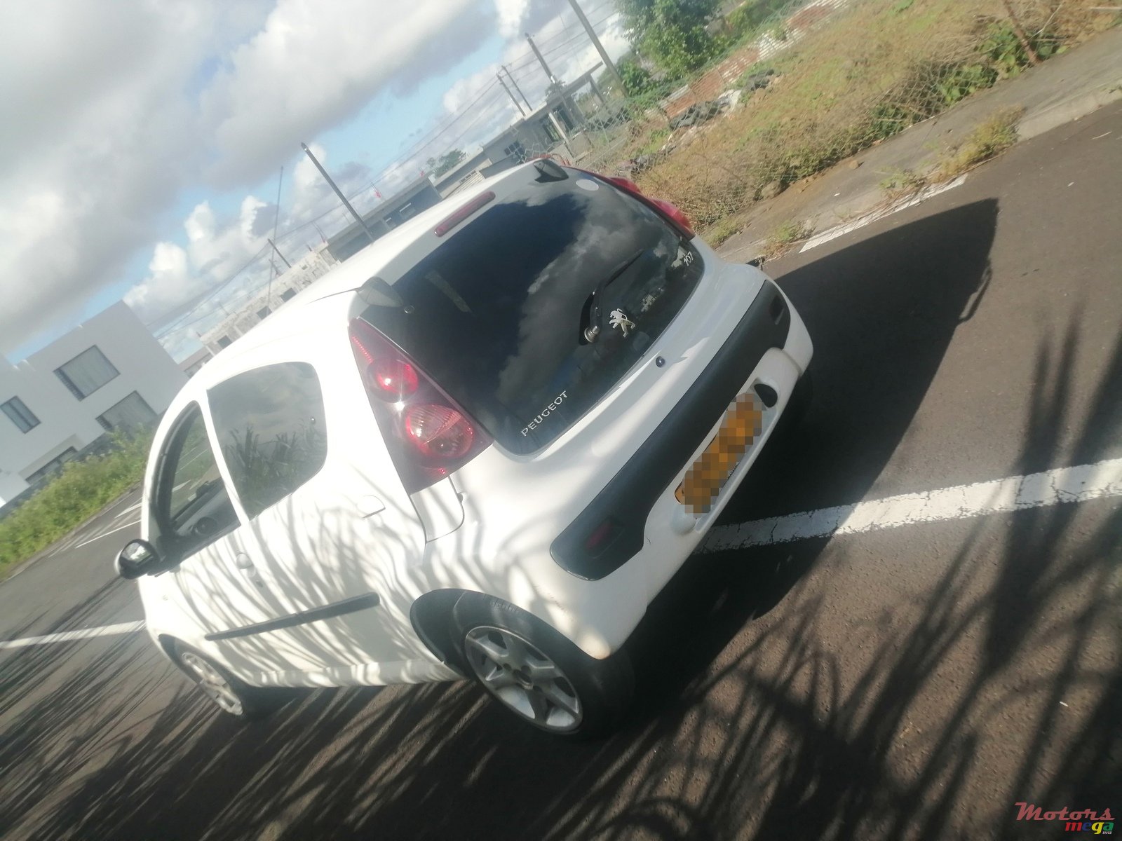 2012' Peugeot 107 photo #2