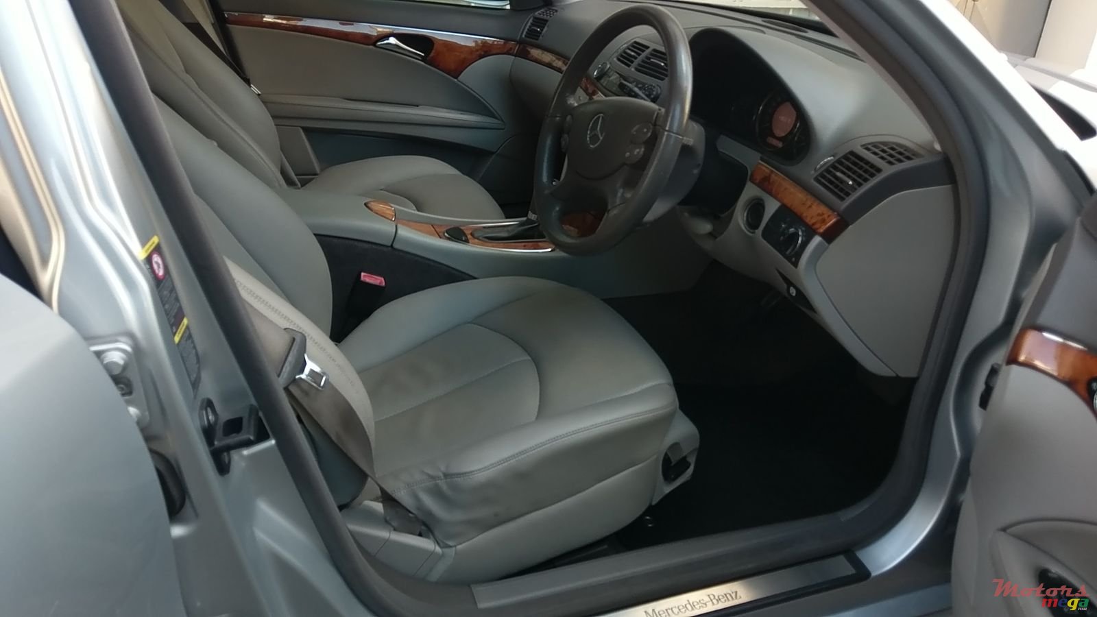 2008' Mercedes-Benz E-Class photo #4