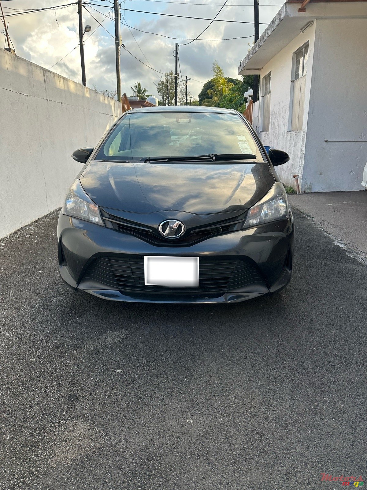 2016' Toyota Vitz photo #1