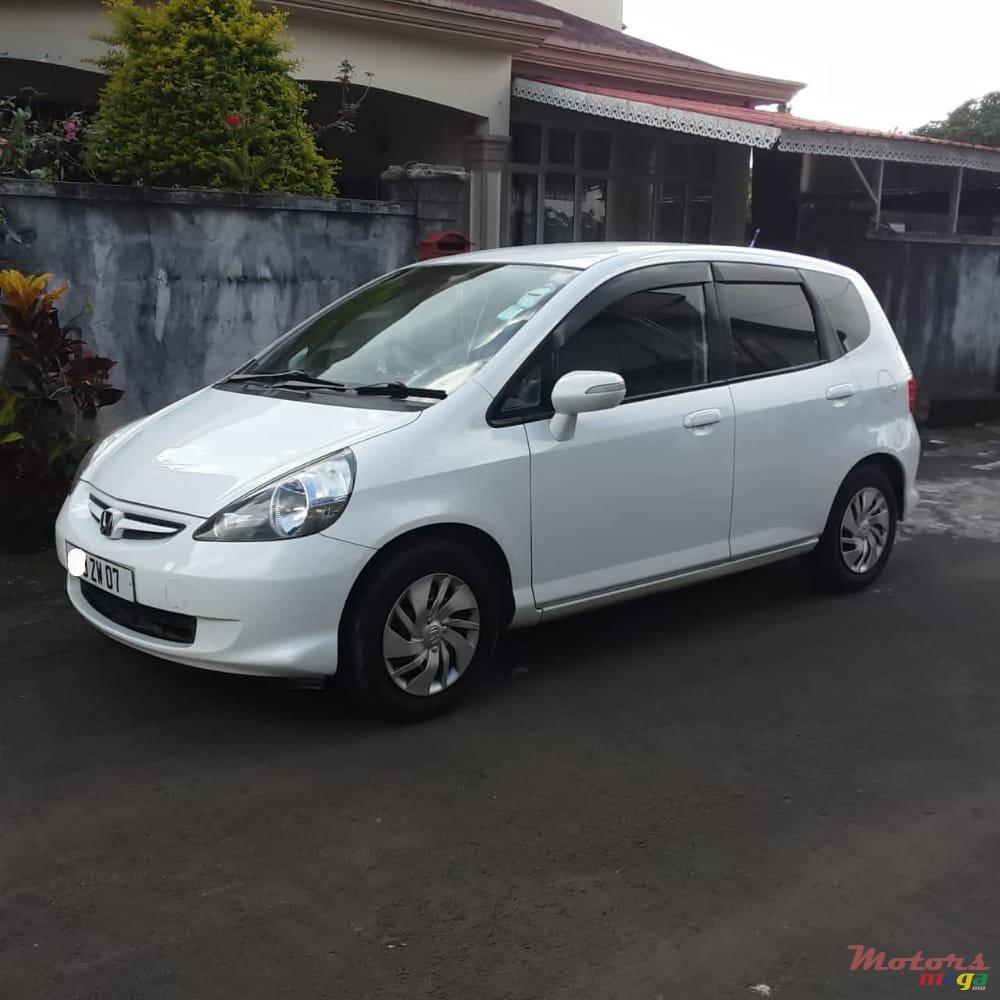 2007' Honda Fit photo #2