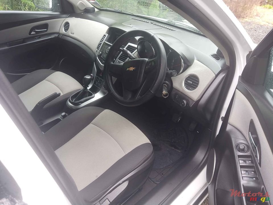2011' Chevrolet Cruze 1.6l MANUAL photo #3