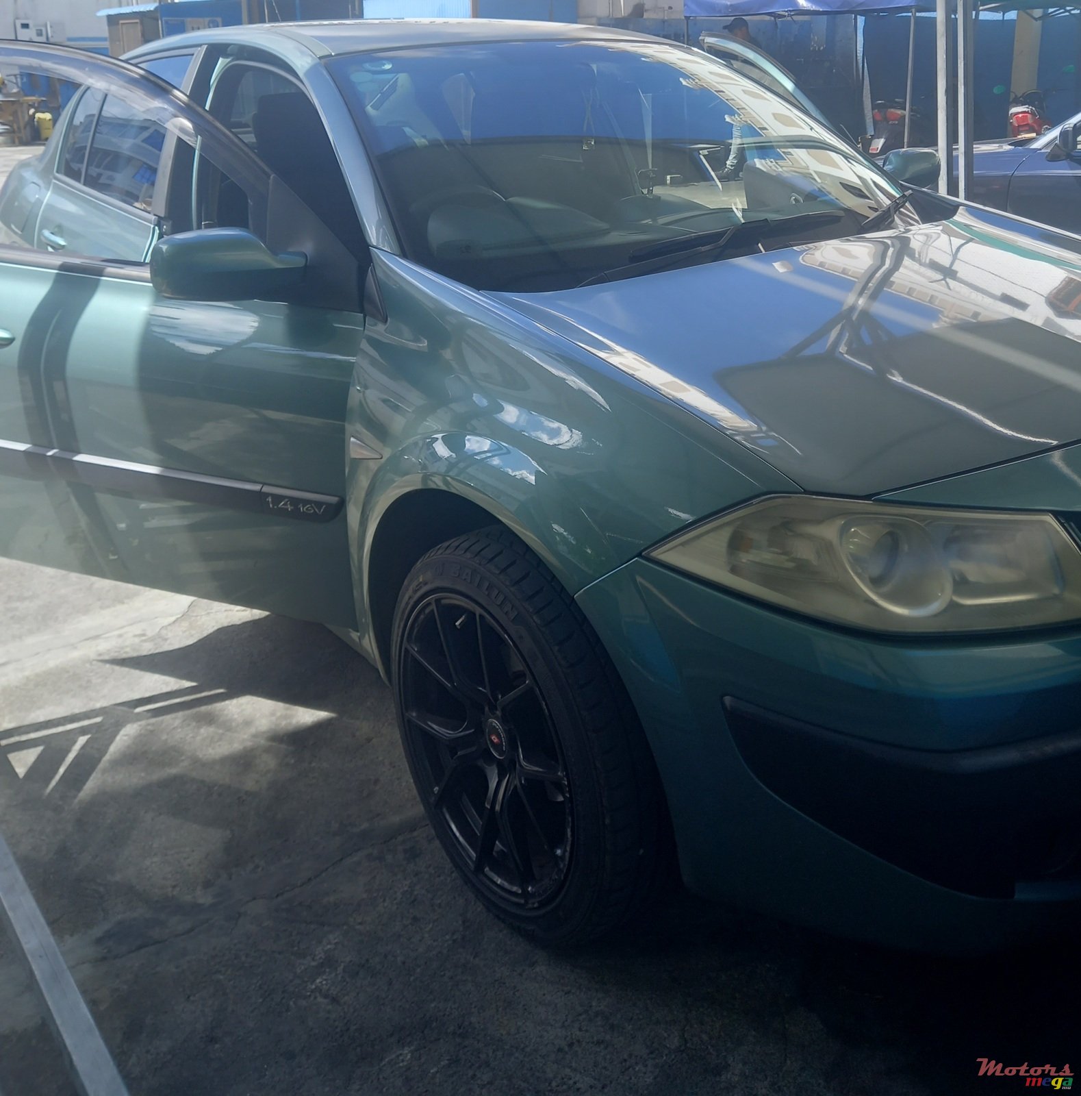 2007' Renault Megane photo #1