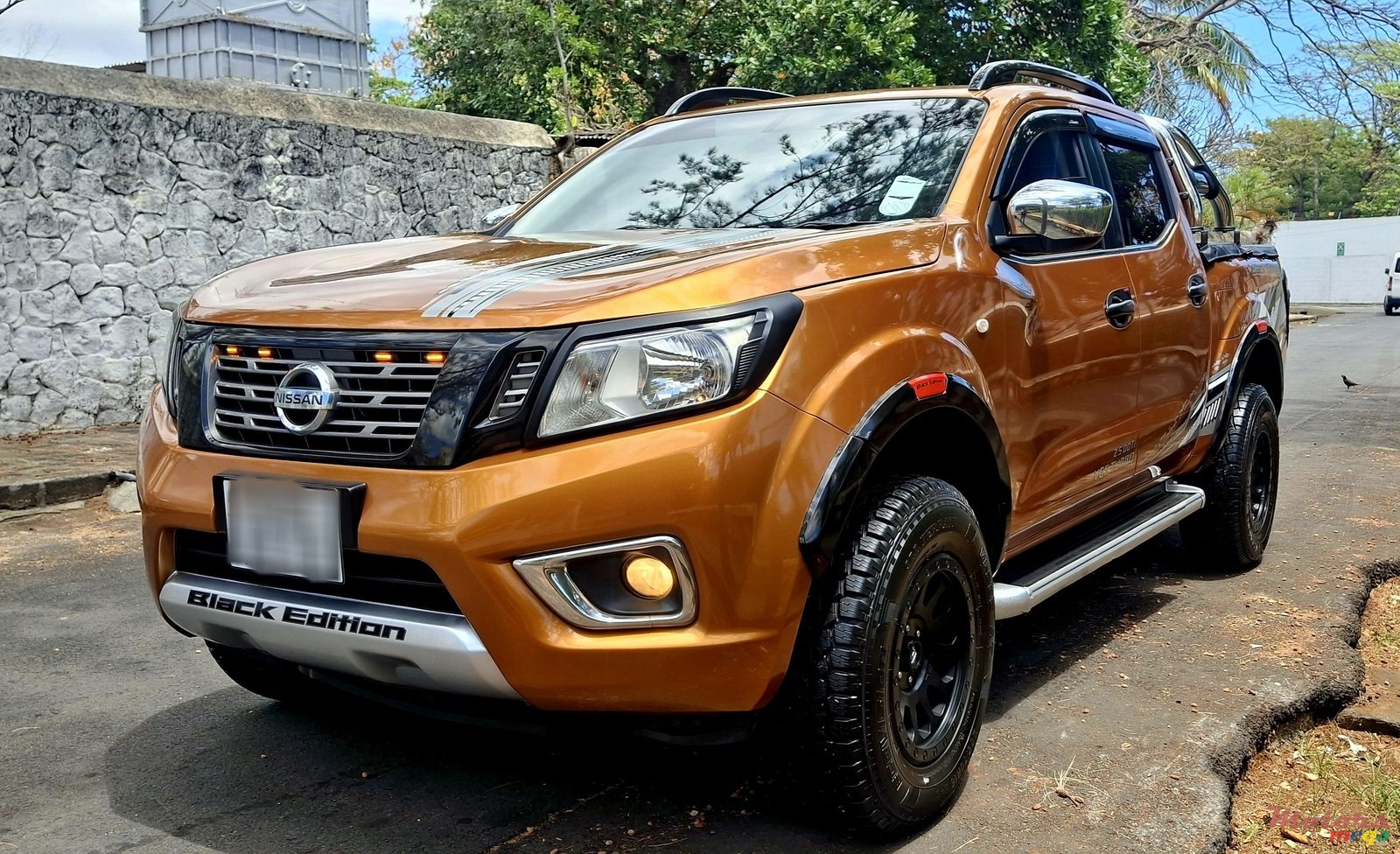 2019' Nissan Navara photo #1