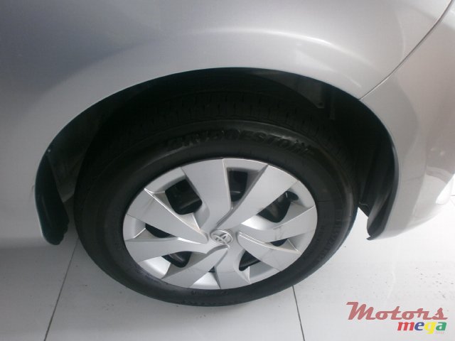 2016' Toyota Vitz photo #4