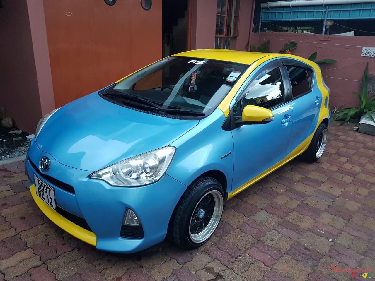 2012' Toyota Aqua photo #5