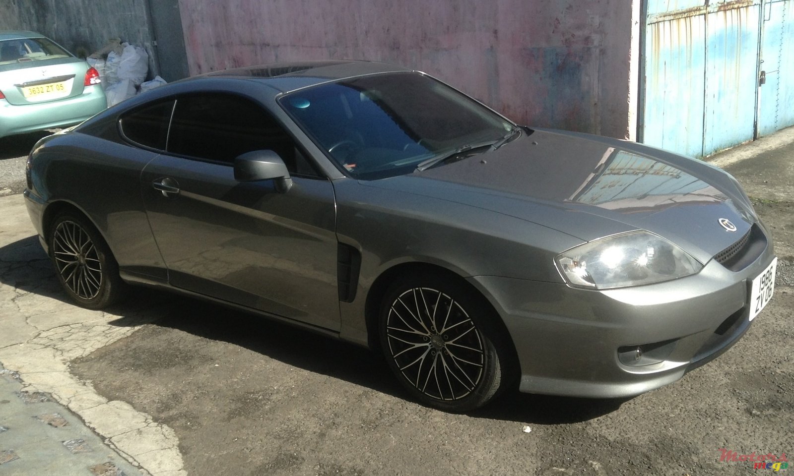 2006' Hyundai Tuscani photo #2