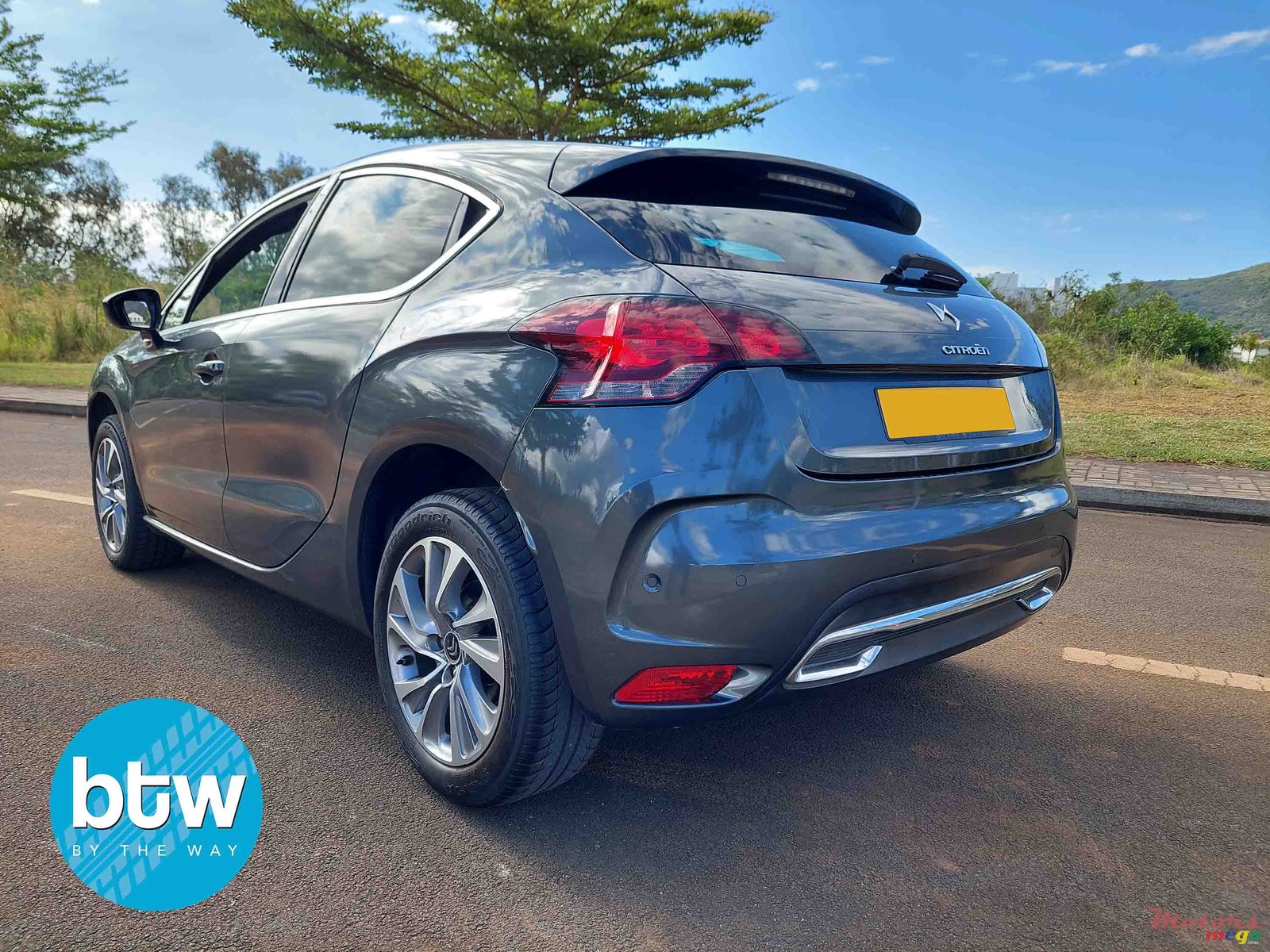 2013' Citroen DS4 photo #3