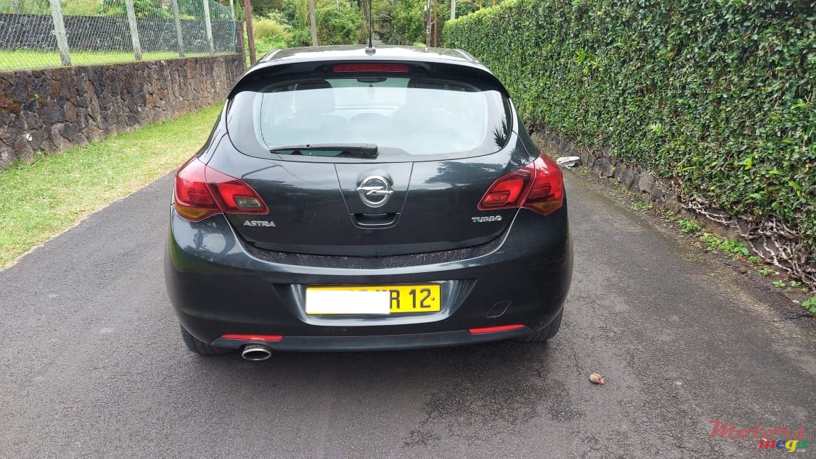 2012' Opel Astra Version Sport photo #5