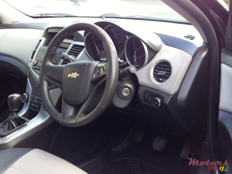 2012' Chevrolet Cruze photo #3