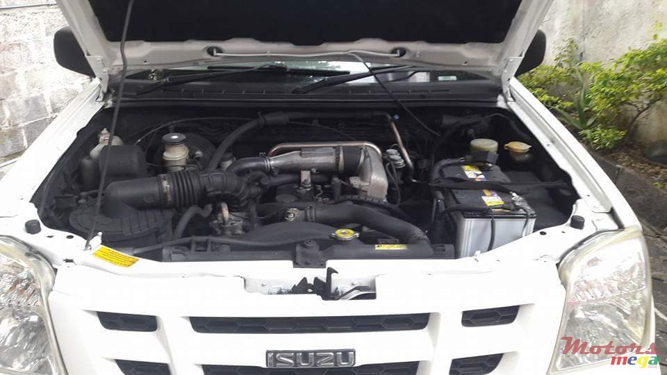 2005' Isuzu photo #6