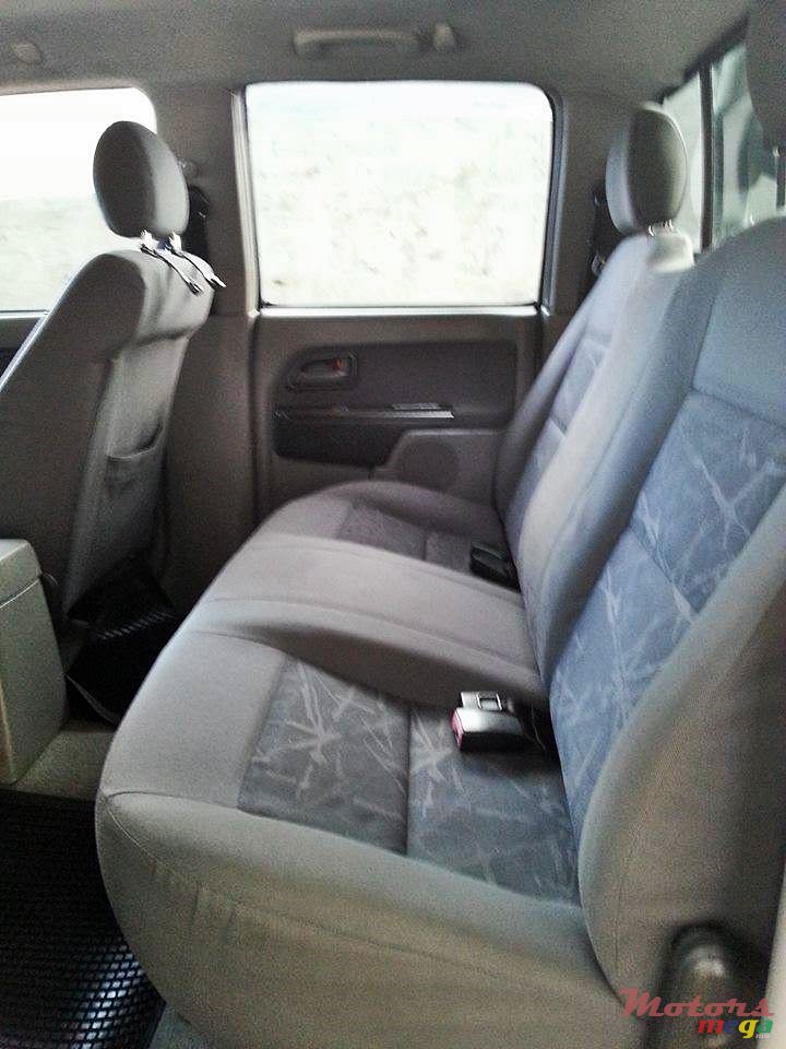 2005' Isuzu KB Series (4X4) photo #4