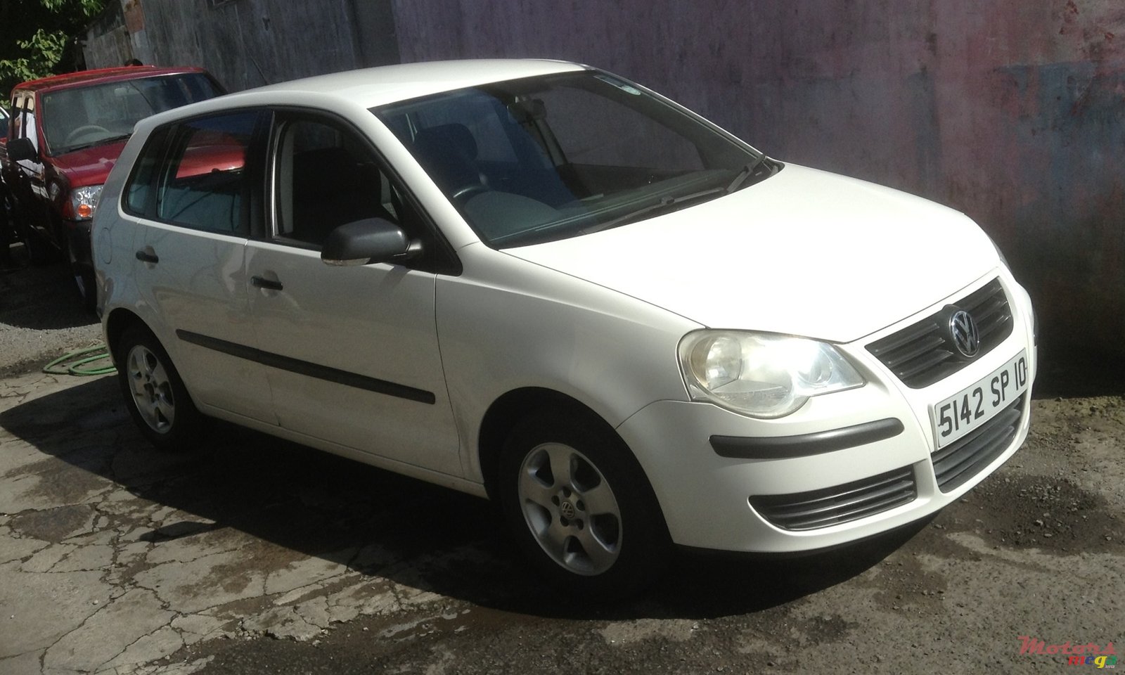 2010' Volkswagen Polo photo #2