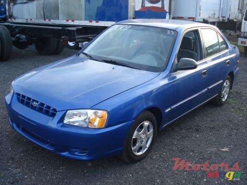 2001' Hyundai Accent photo #3