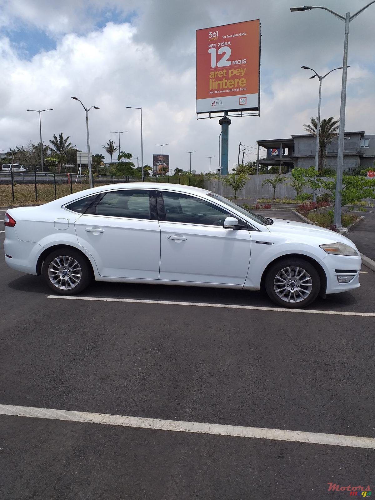 2013' Ford Mondeo photo #2