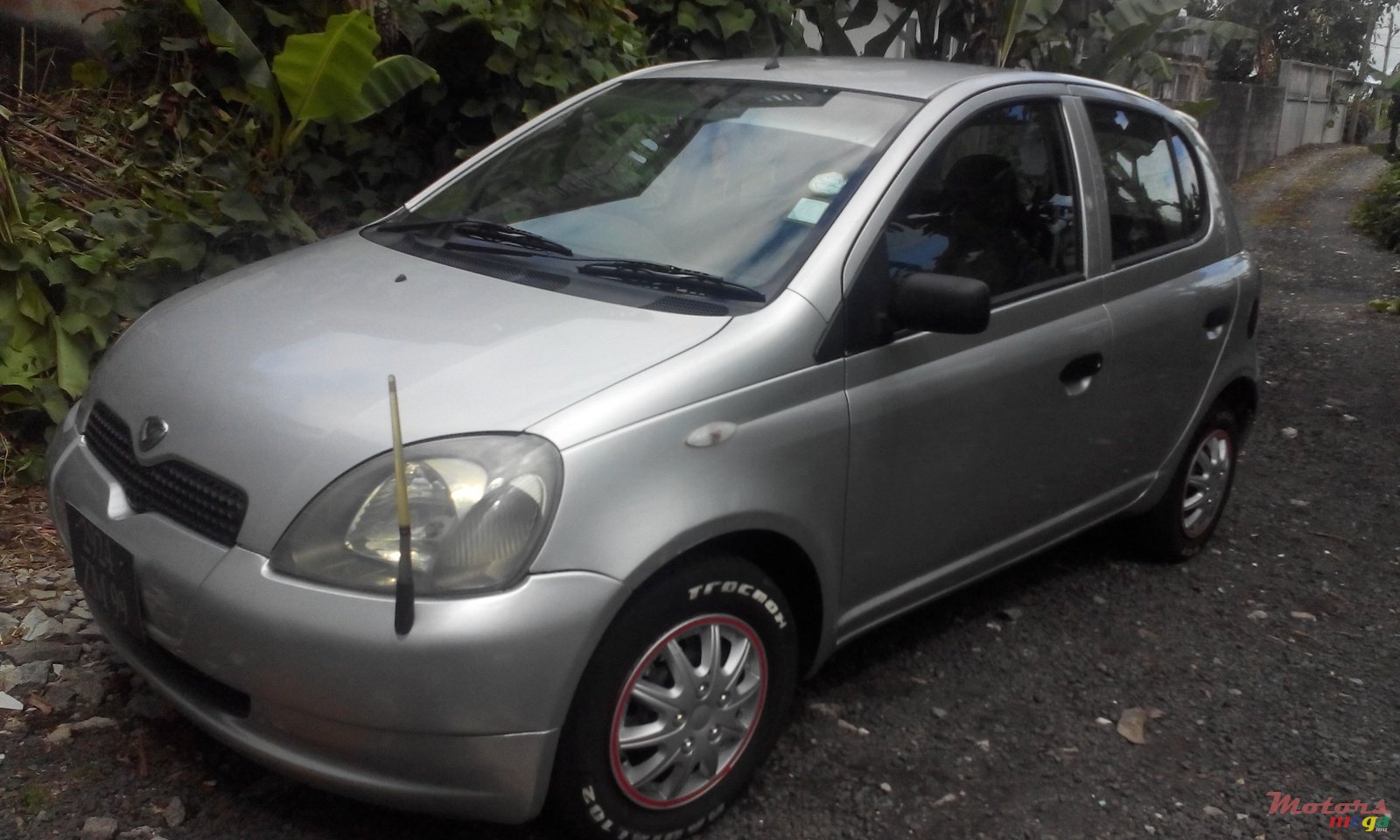 1999' Toyota Vitz photo #1