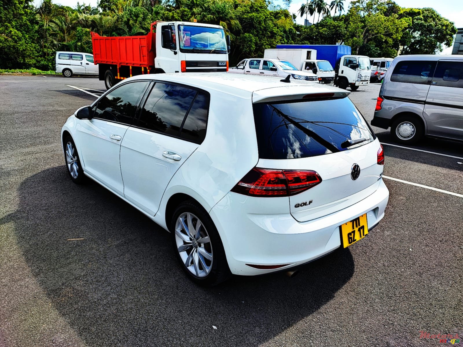 2017' Volkswagen Golf VII photo #2