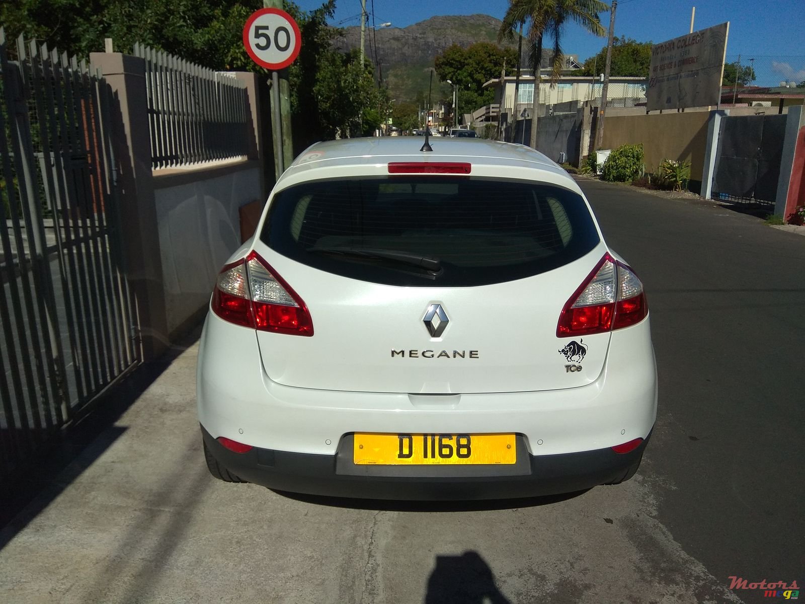 2014' Renault Megane photo #2