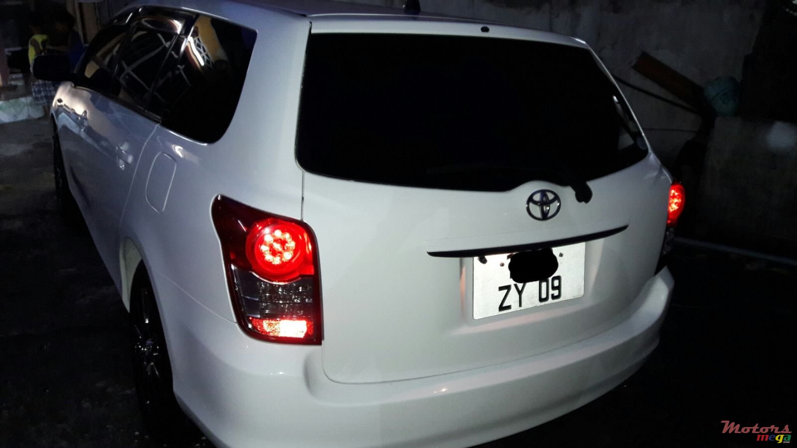 2009' Toyota Corolla photo #3