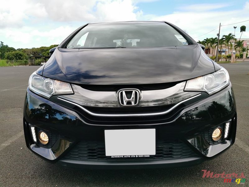 2014' Honda Fit Hybrid photo #1