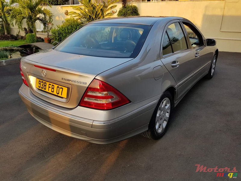 2007' Mercedes-Benz C-Class Automatic photo #2