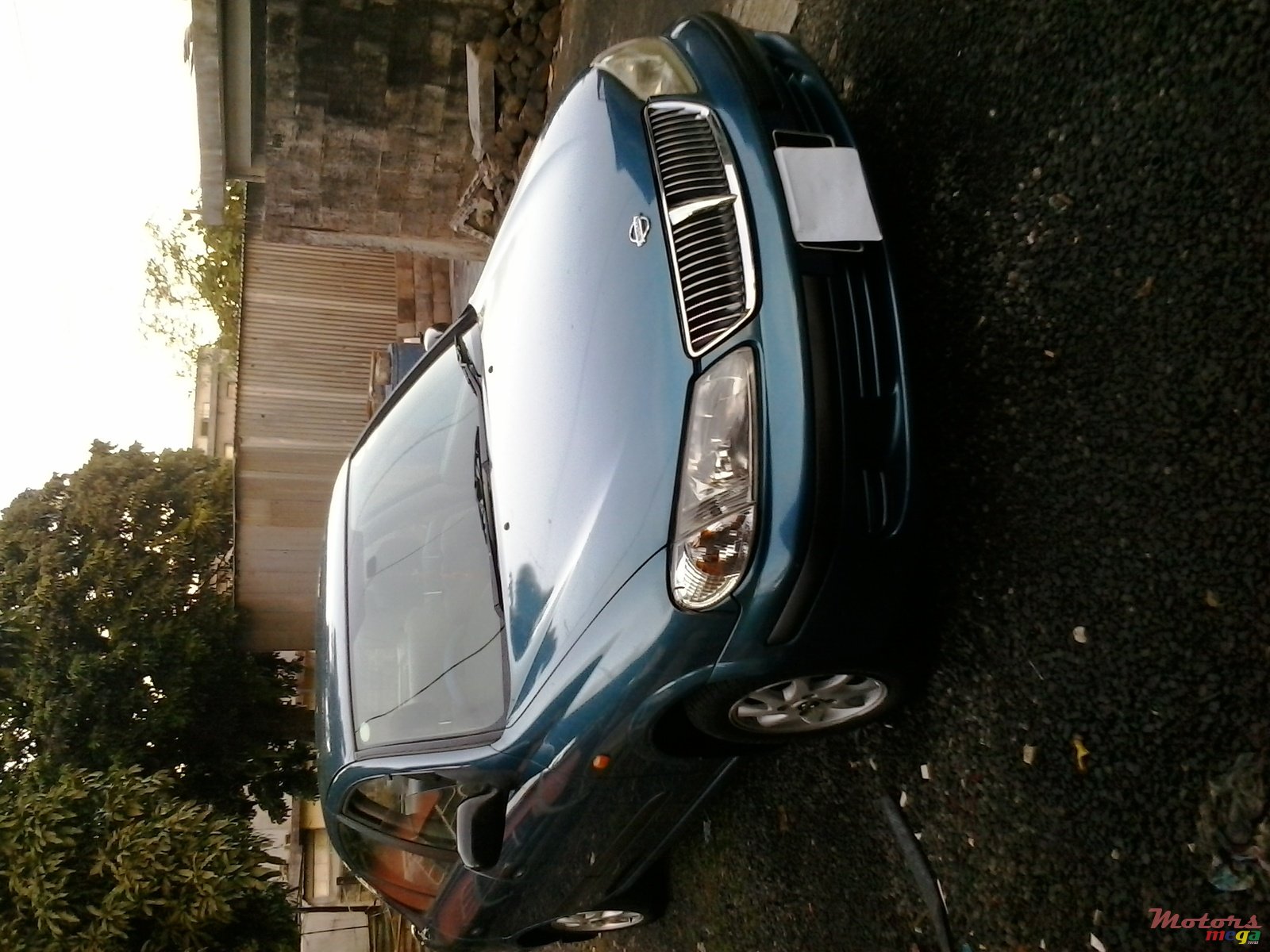 2000' Nissan n16 photo #1