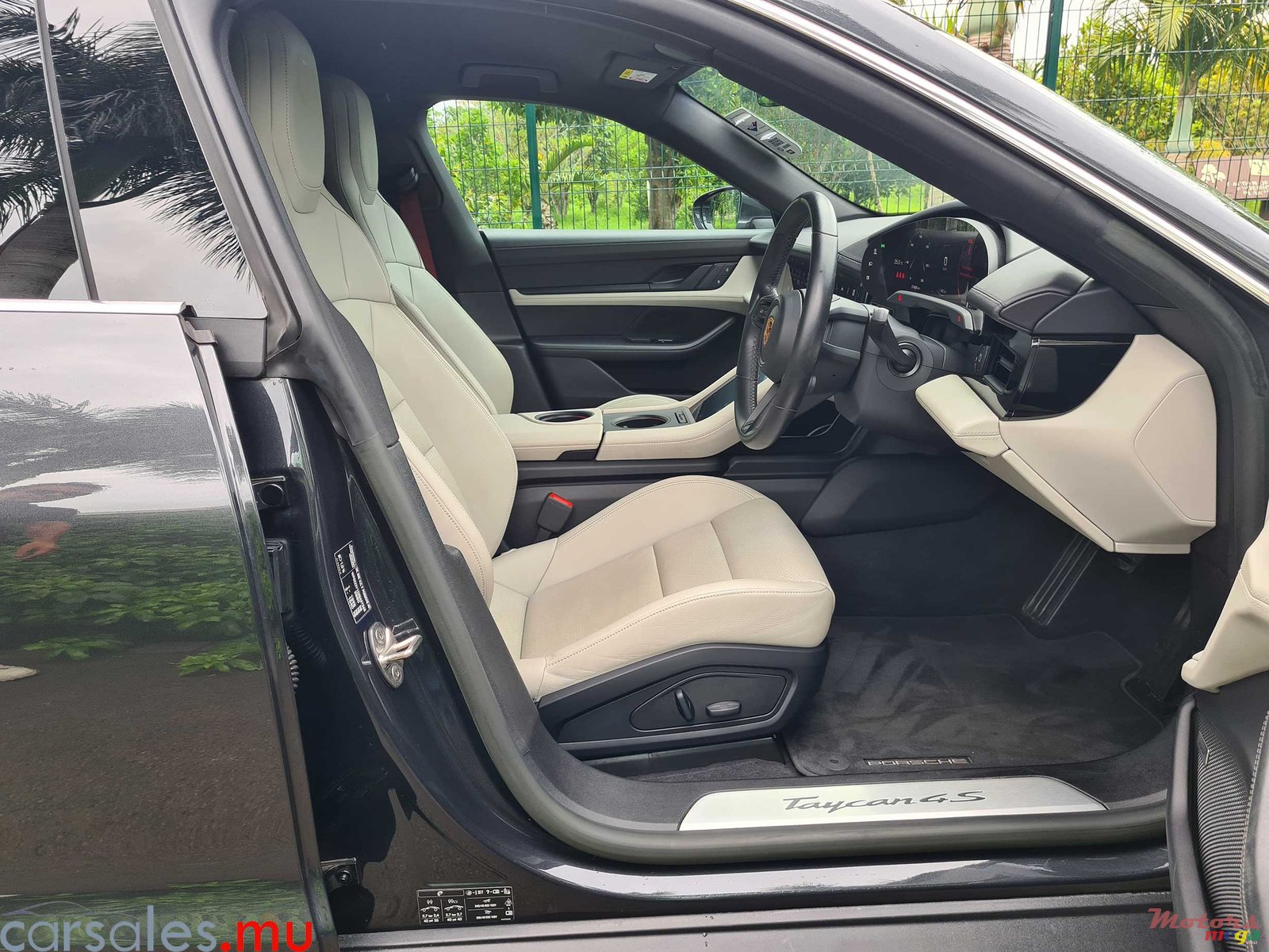 2022' Porsche Taycan 4 S photo #4