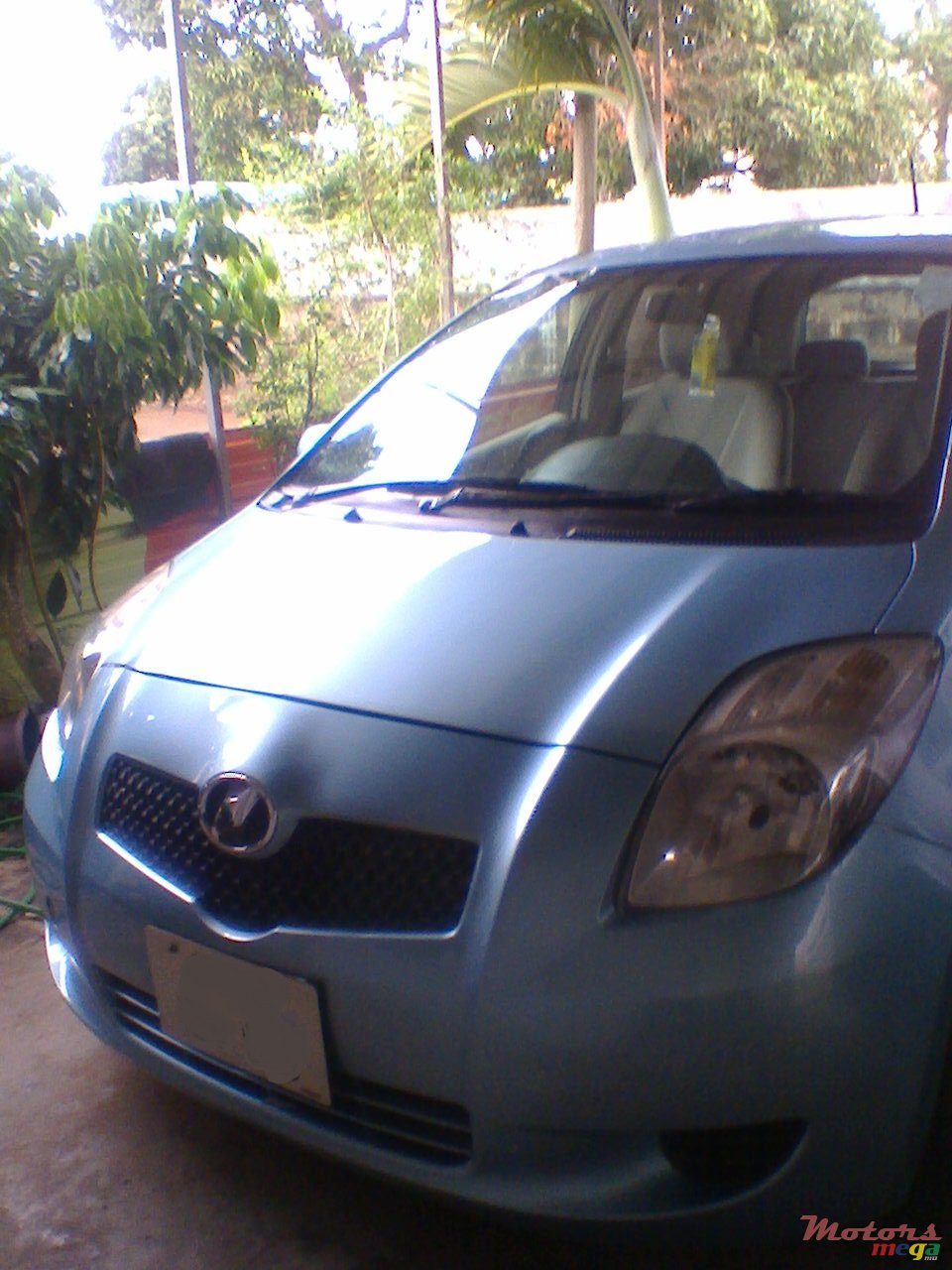 2006' Toyota Vitz photo #2