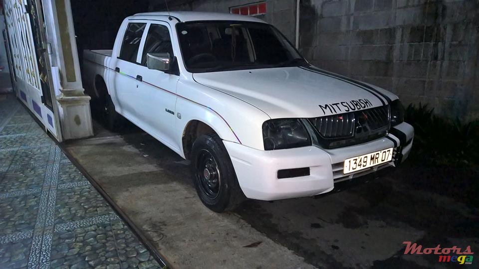 2007' Mitsubishi 2X4 photo #2