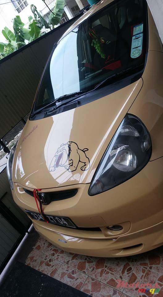 2004' Honda Fit photo #1