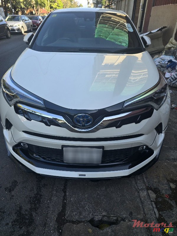 2019' Toyota C-HR photo #2