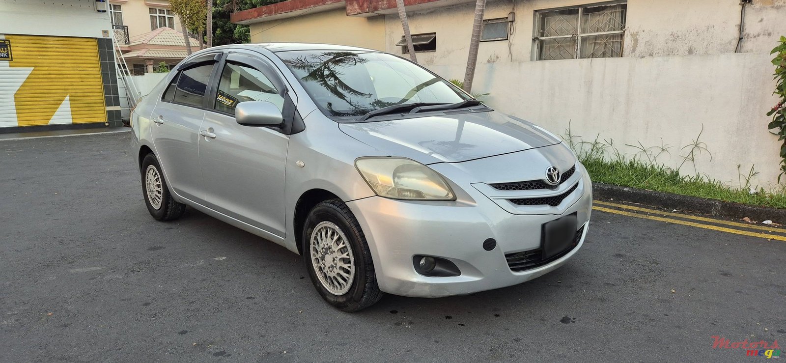 2006' Toyota Belta photo #1