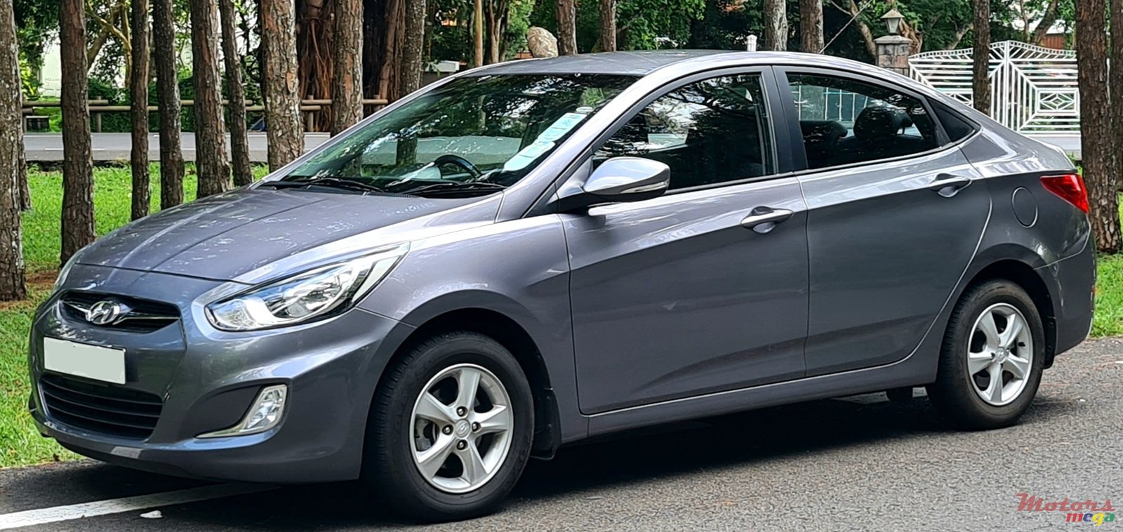 2014' Hyundai Accent photo #2