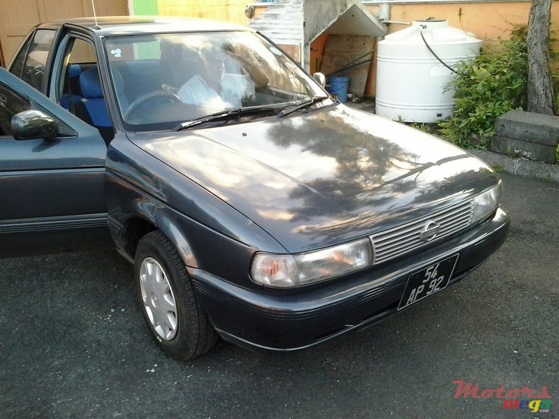 1992' Nissan Sunny photo #1