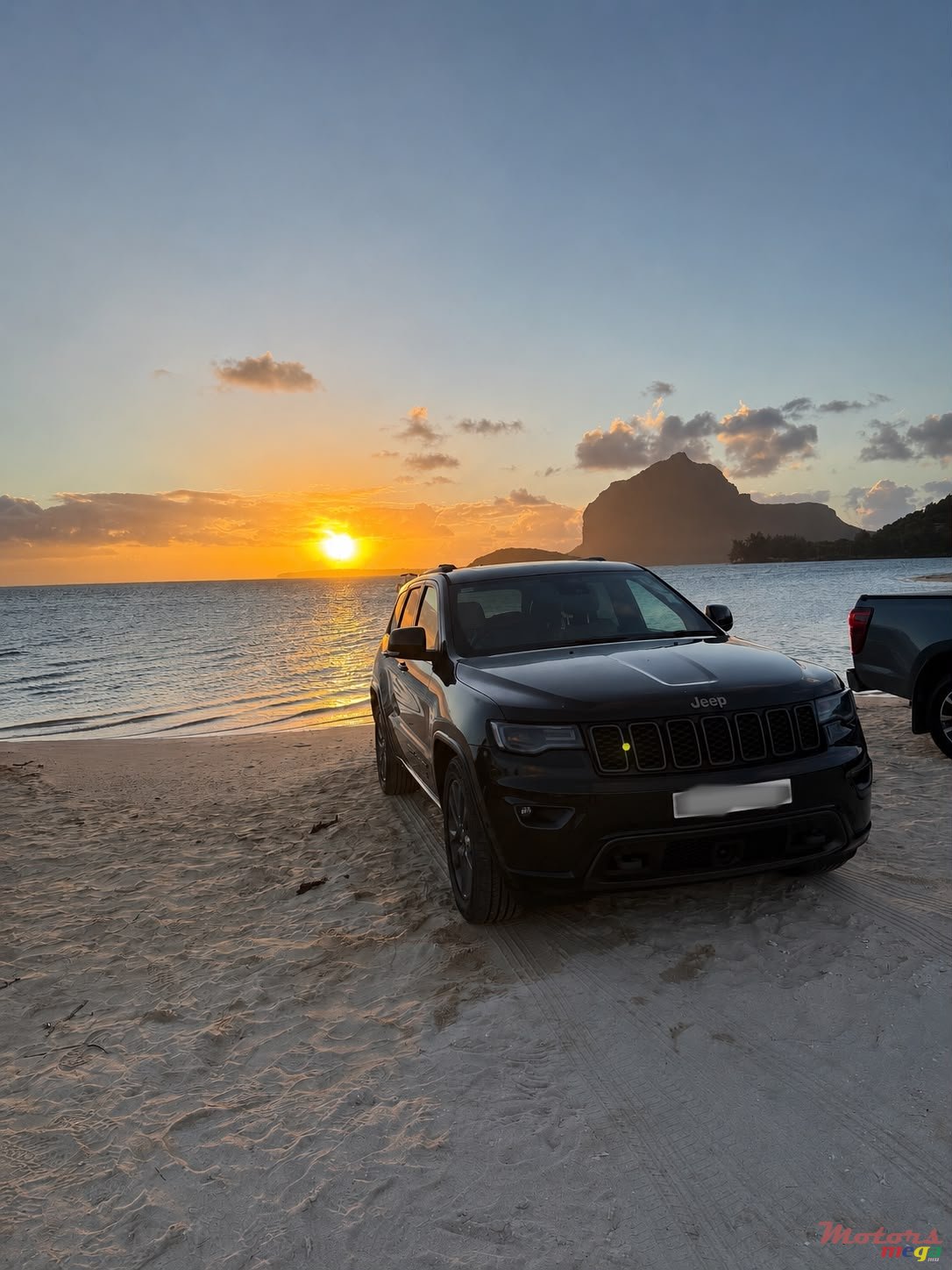 2018' Jeep Grand Cherokee photo #2