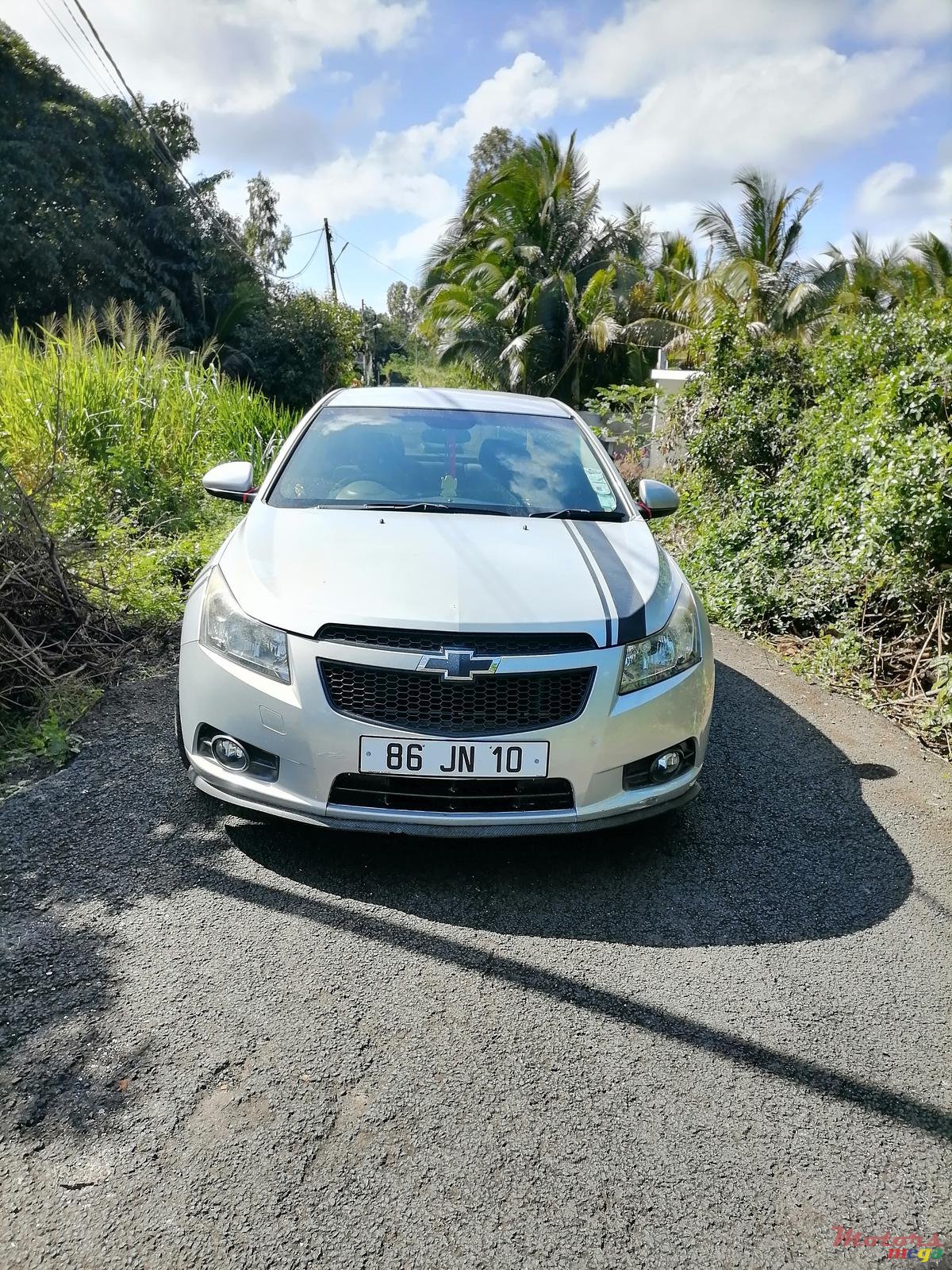 2010' Chevrolet Cruze photo #3